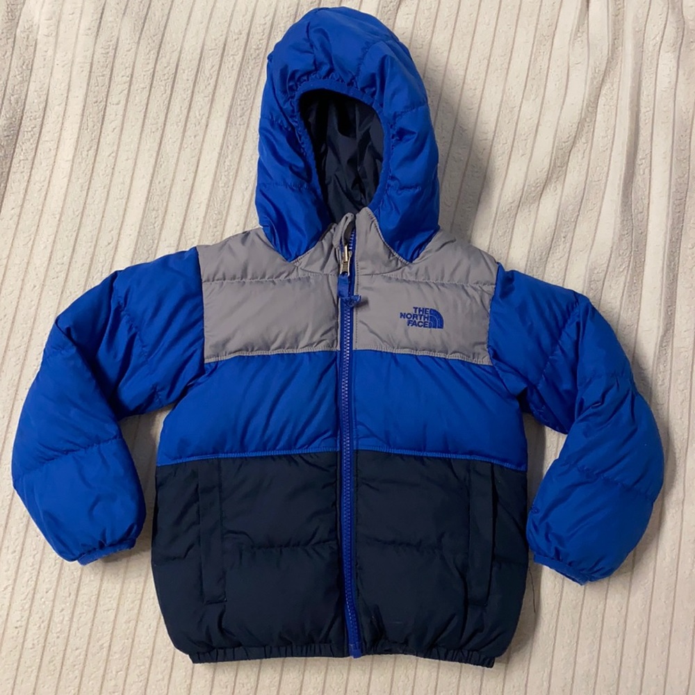 Northface Boys Sz 4T reversible puffer winter coat.